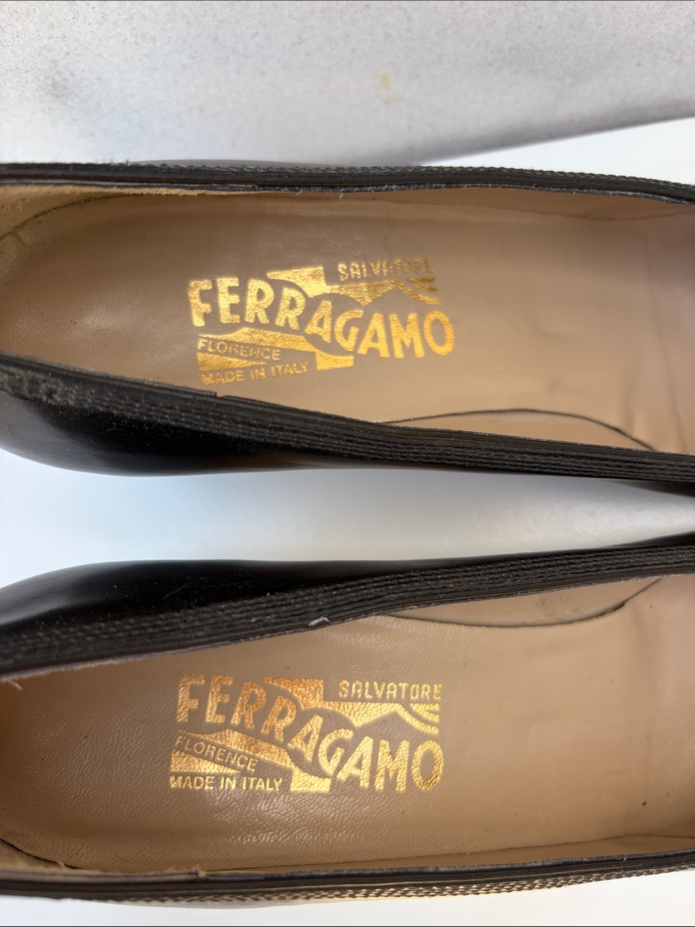Salvatore Ferragamo Black Round-Toe Leather Pumps - Picture 2 of 13